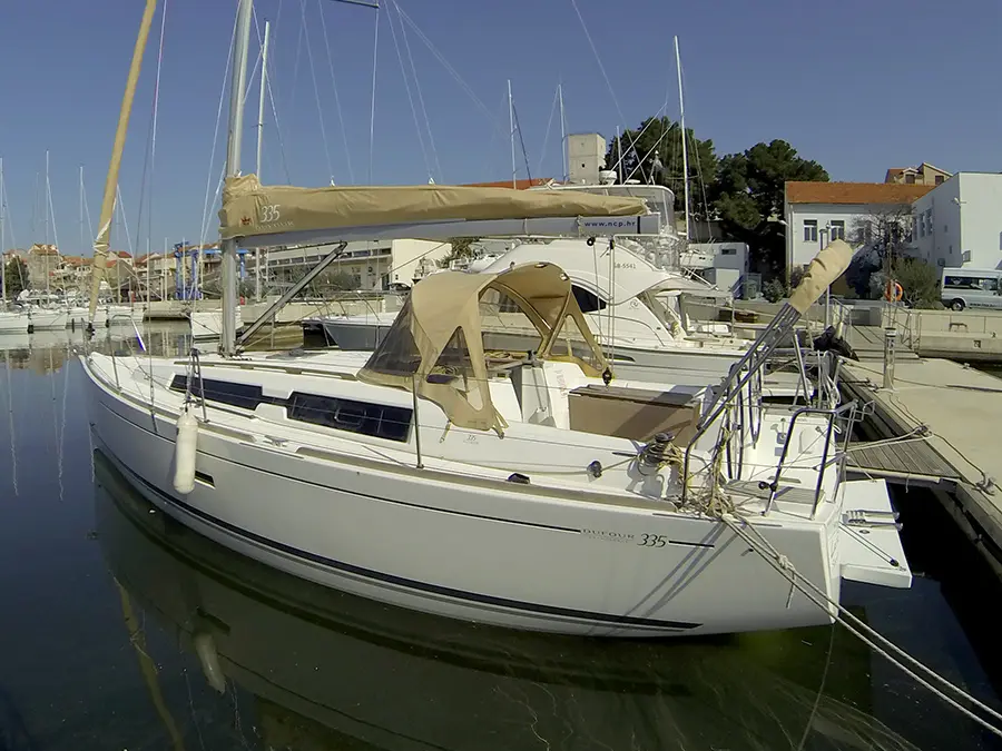 Lara, Dufour 335 GL boat