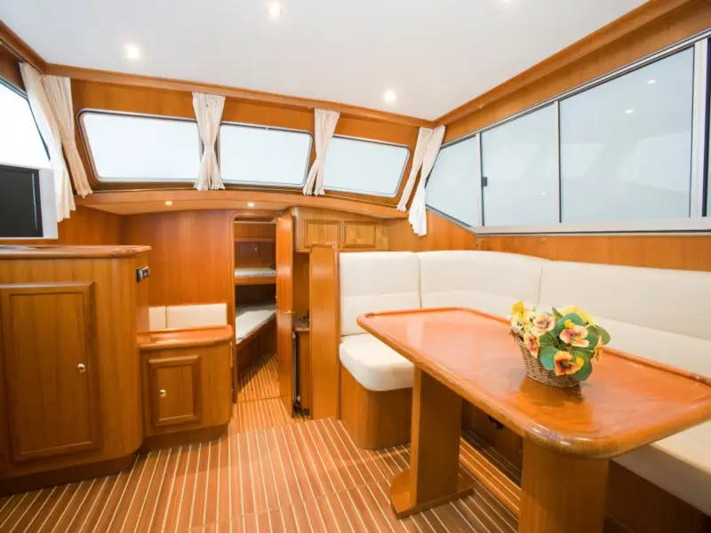 Drait 77, Interior image