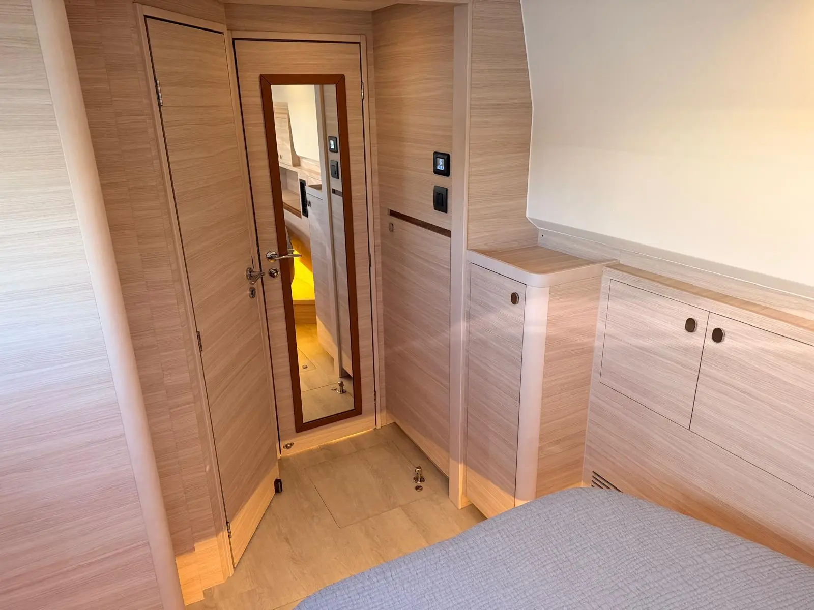 , Cabina prua