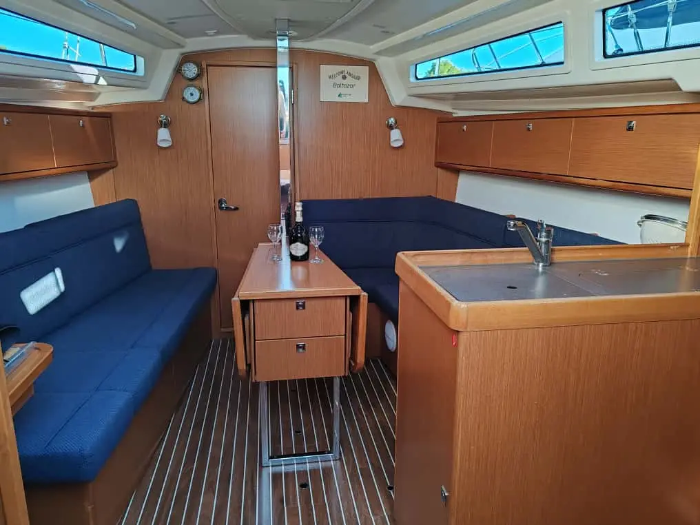 Baltazar, Interior image