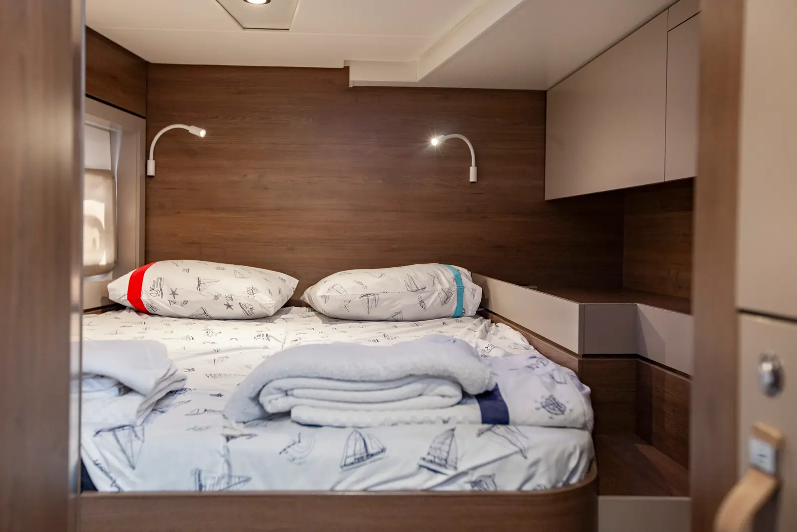 Rhapsody in Blue, Front Cabin (portside)