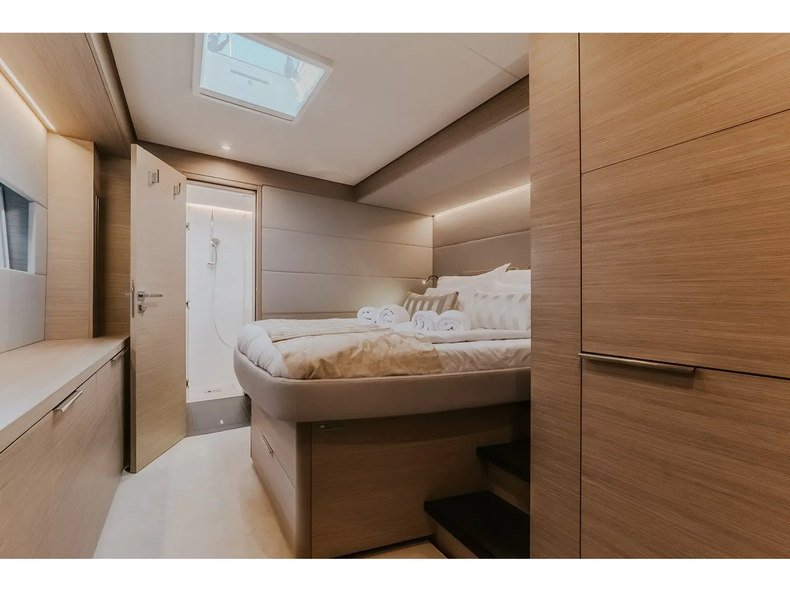 TRIWING OSSUS, Interior image