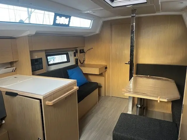 Simea, Interior image