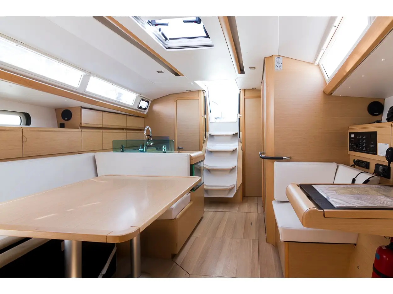 Turrun Turrun, Interior image