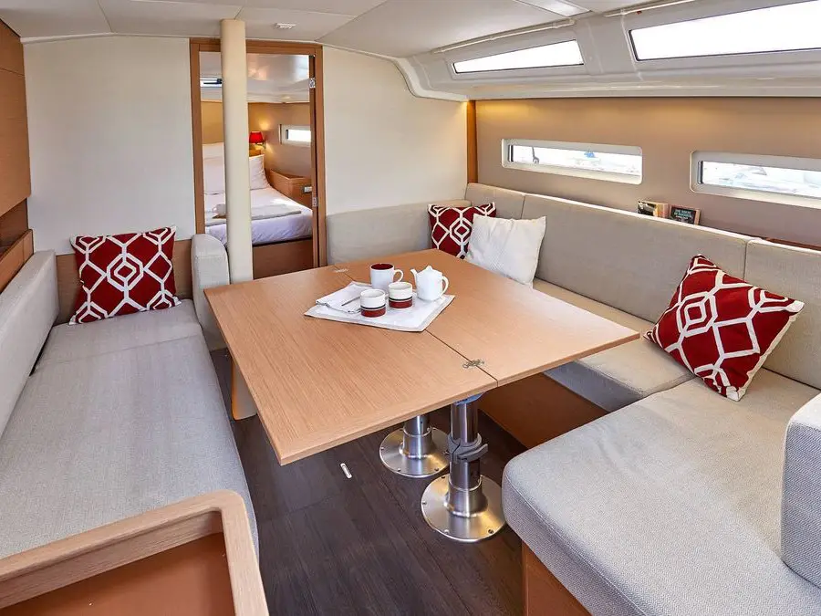 Sunsail 410 Premium, Interior image