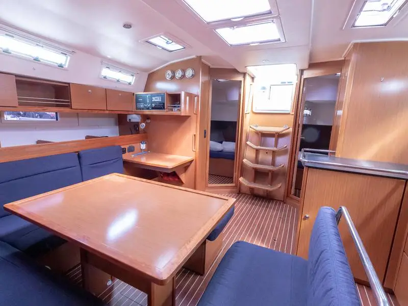 Bimba matta, Interior image