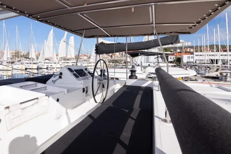 Saelma, Lagoon 450 F