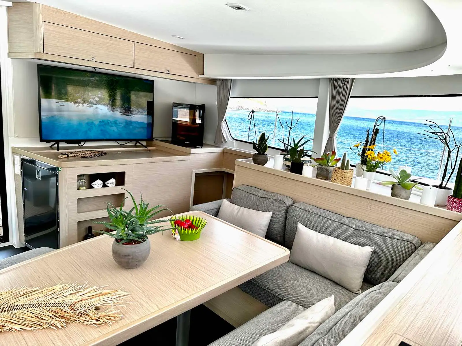 Karla, Interior image