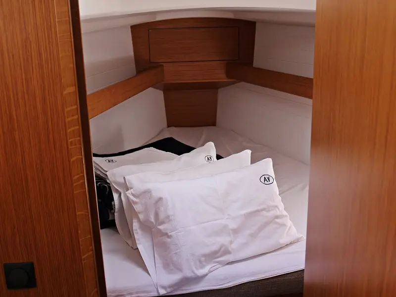 MIRELLA, Interior images