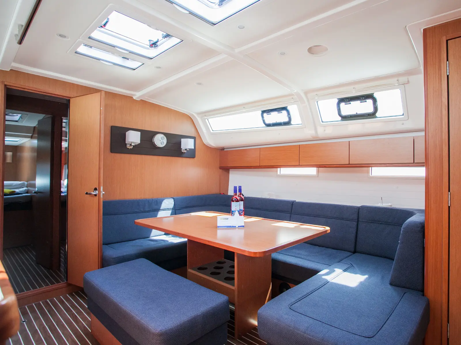 Fantasy, Interior image