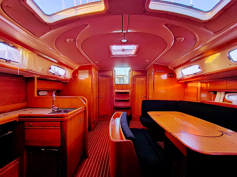 Prominea, Interior image