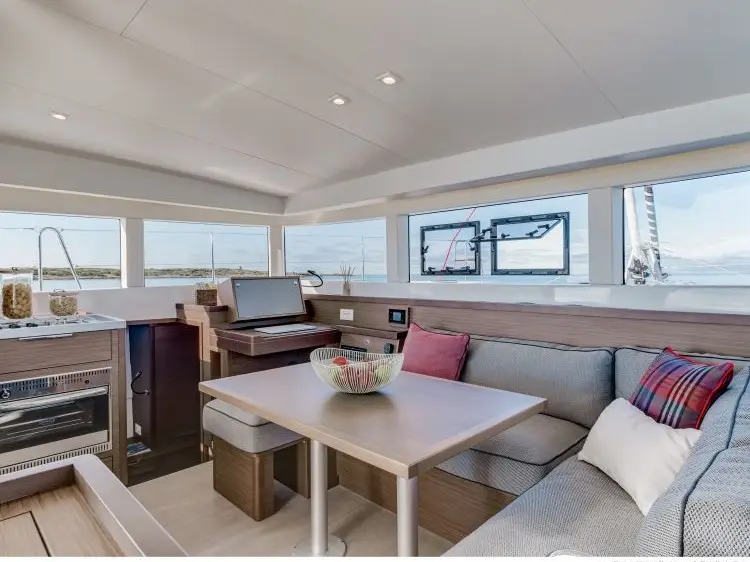 Bubi, Interior image