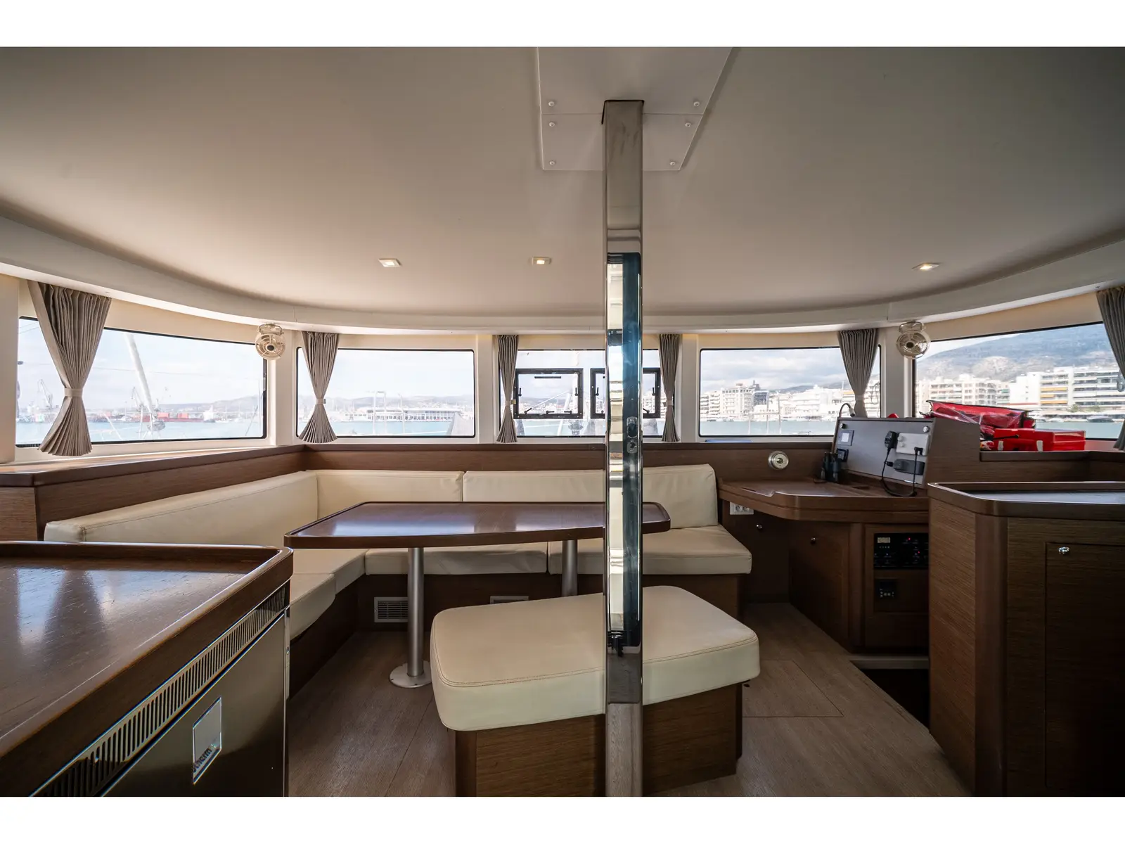 Silver VIII  (A/C and Generator), Interior image