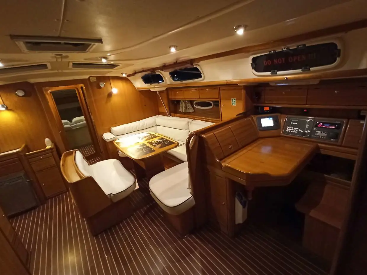 Lila, Interior image