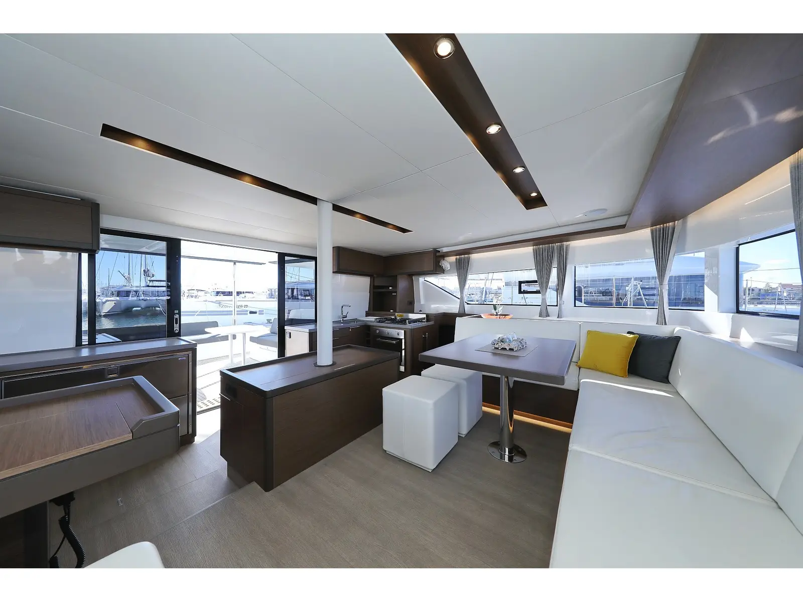CELESTE DEL MAR, Interior image