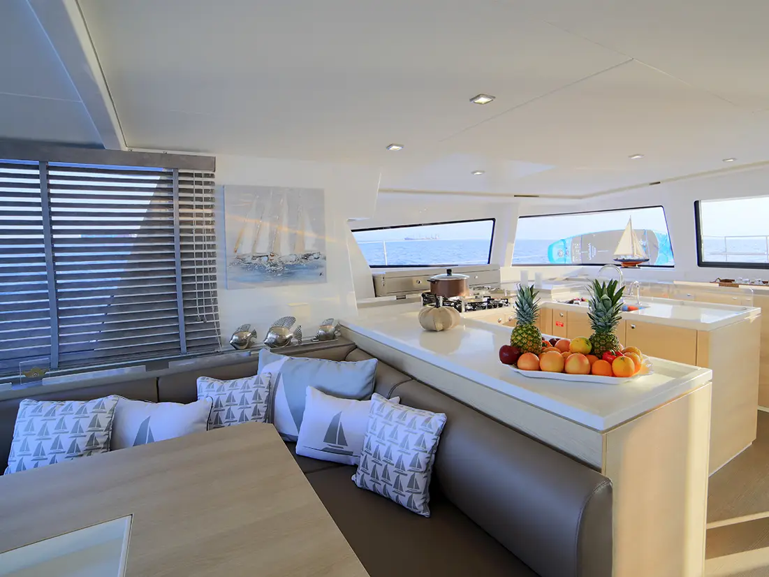 New Horizons 3, Interior image
