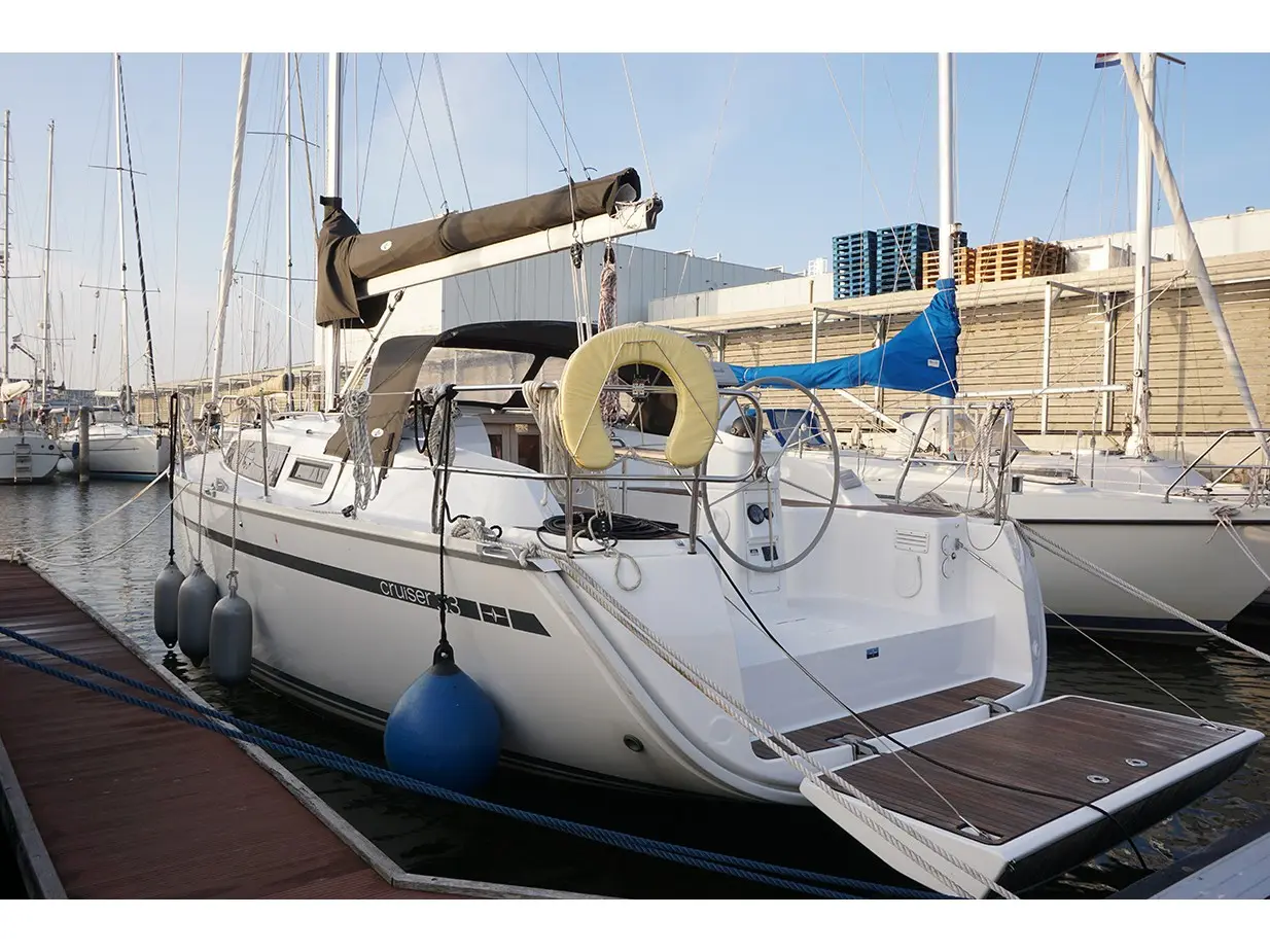 Starship, Bavaria Cruiser 33