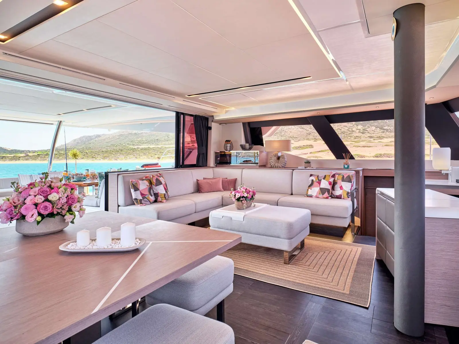 Pixie, Interior image