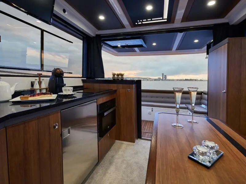 ELEGANCE FLYBRIDGE, Interior image