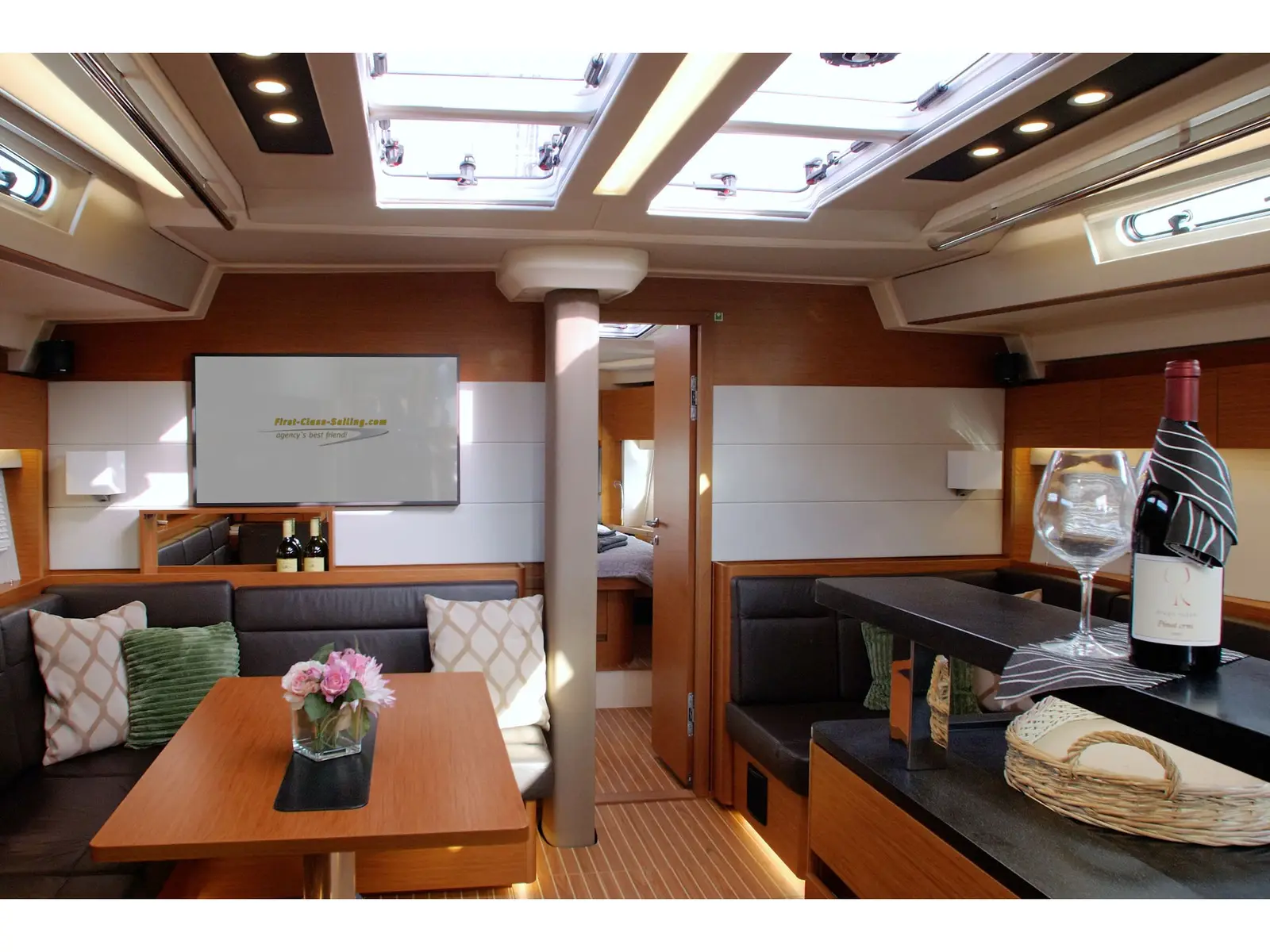 FitzRoy, Interior image
