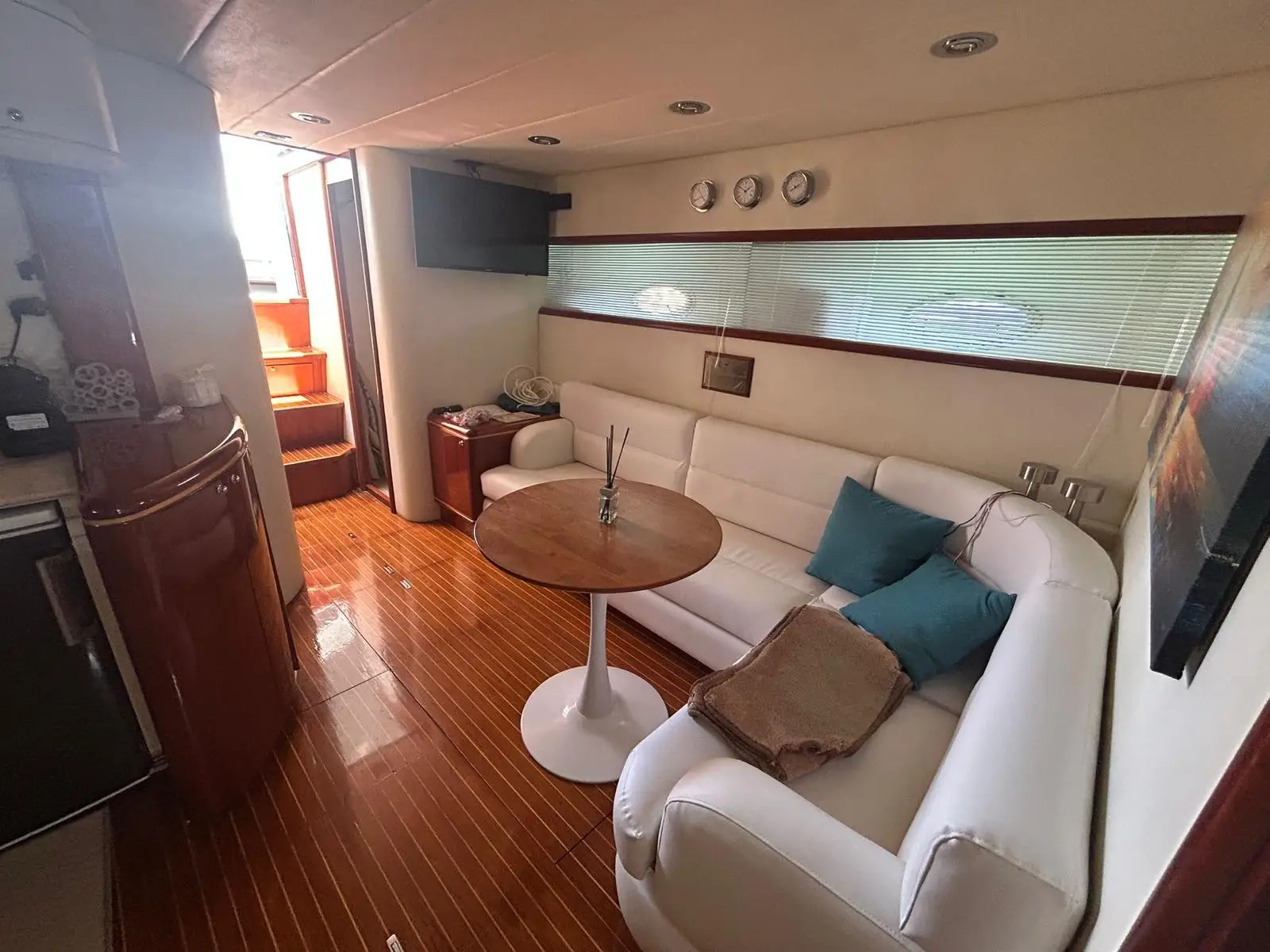 DIVA, Interior image