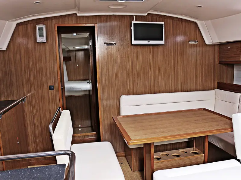 BLUE DREAMS, Interior image