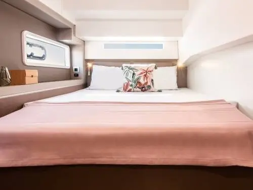Sahar, Interior image