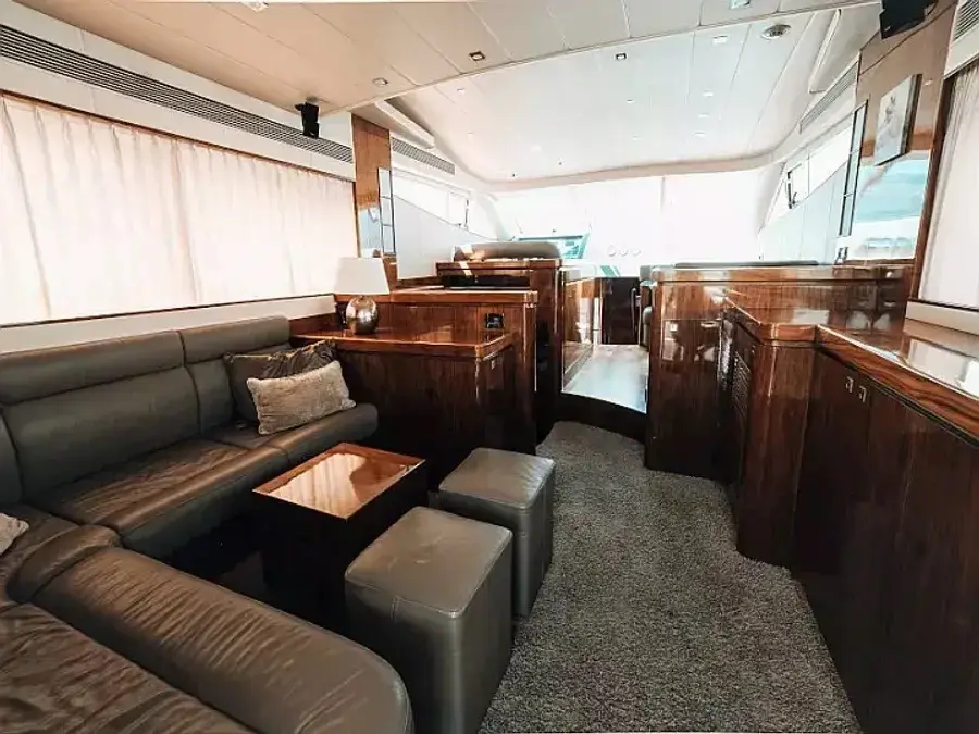 Premium, Interior image
