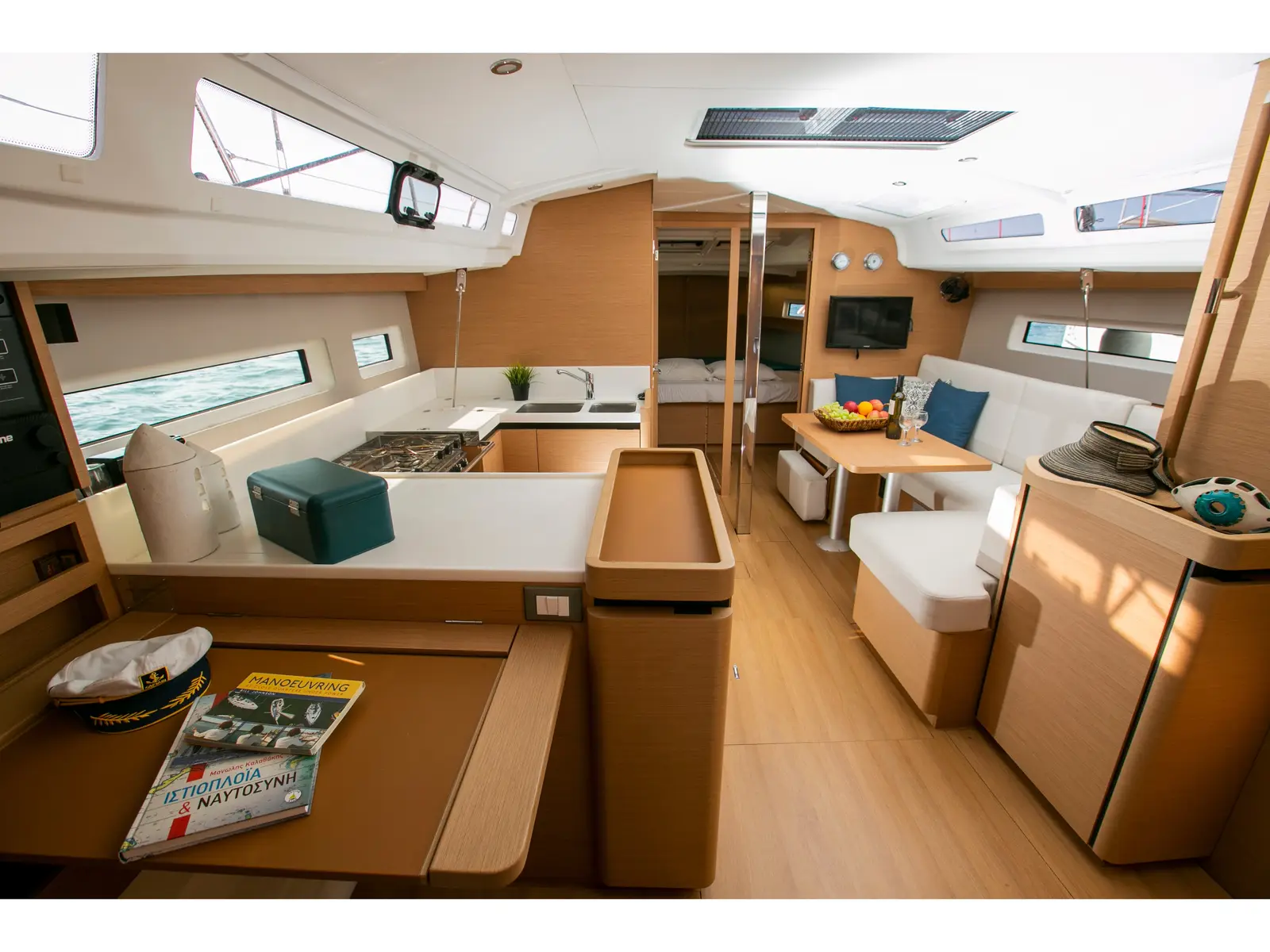 North Wind 44, Interior image