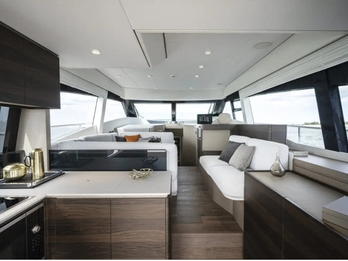 Roch Antonio, Interior image