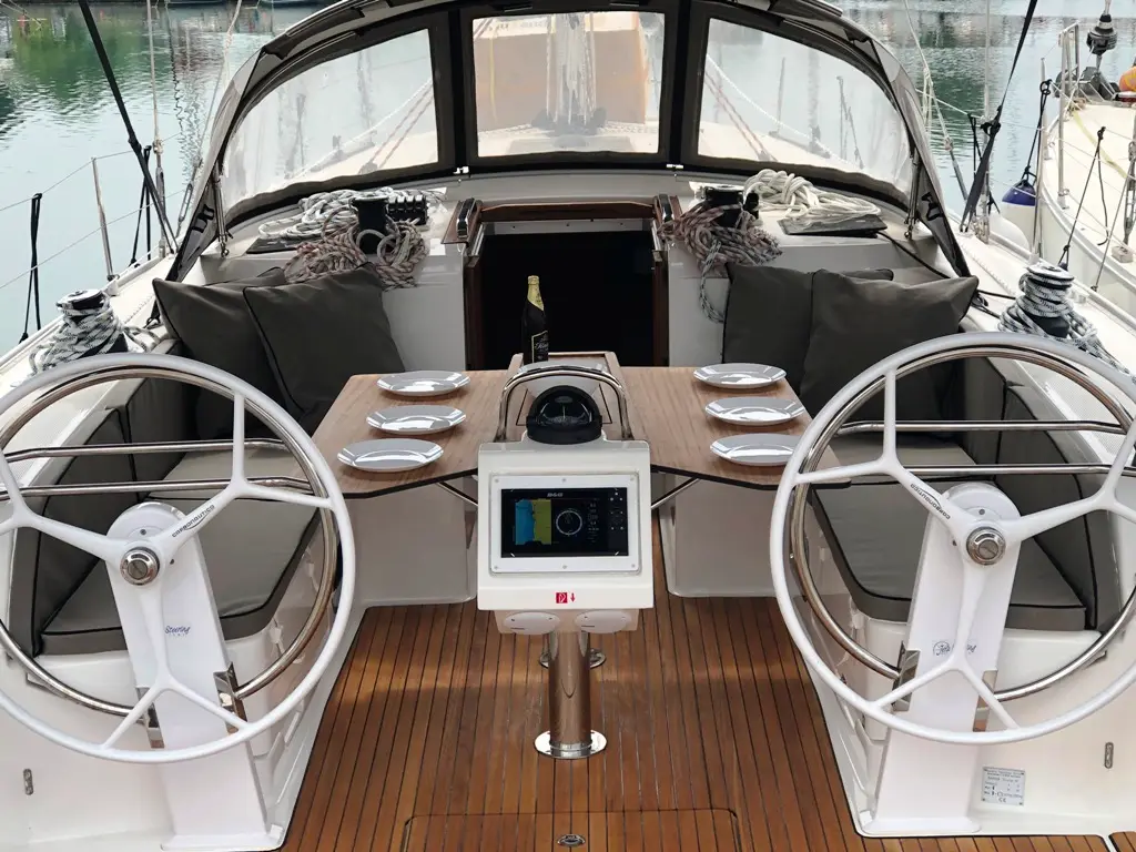Michael Bavaria 46 Cruiser, photograph 5