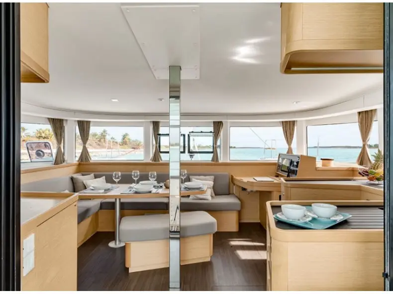 No Name: Master Cabin #1 (Cabin Charter 2 pax) FULLY CREWED, ALL EXPENSES, Interior image