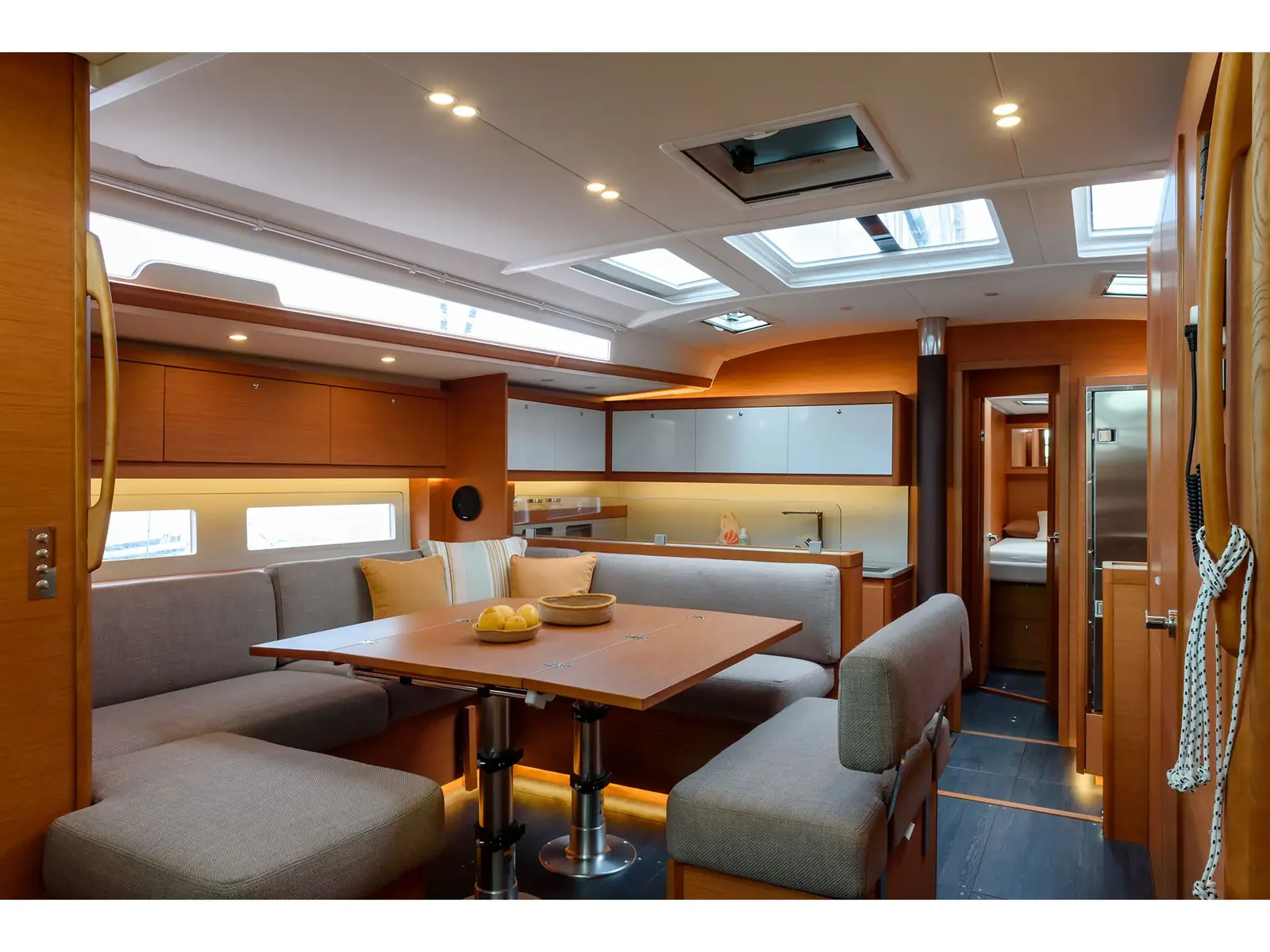 Atena - Water maker, Solar Panel, Interior image