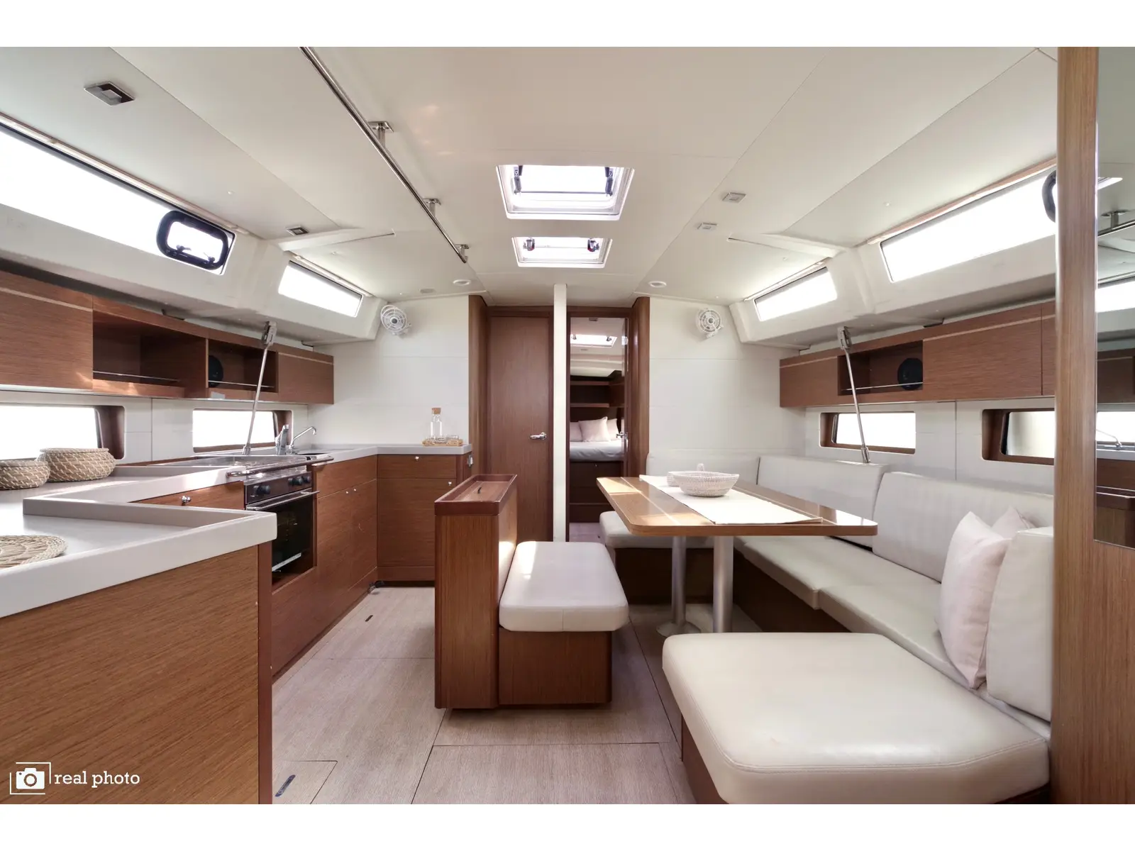 Luna - Water maker, Solar Panel, Interior image