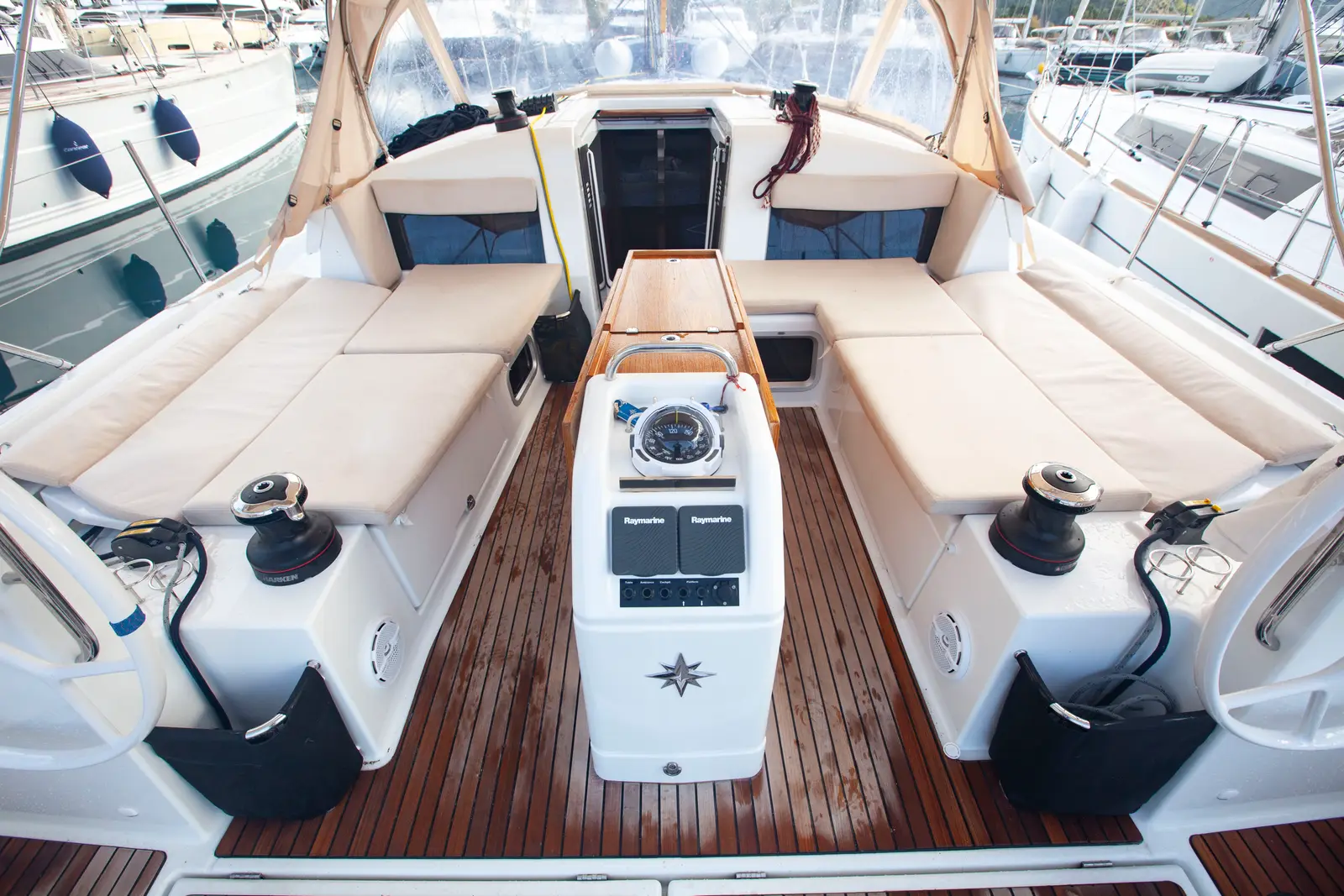 Celtic Breeze, Cockpit