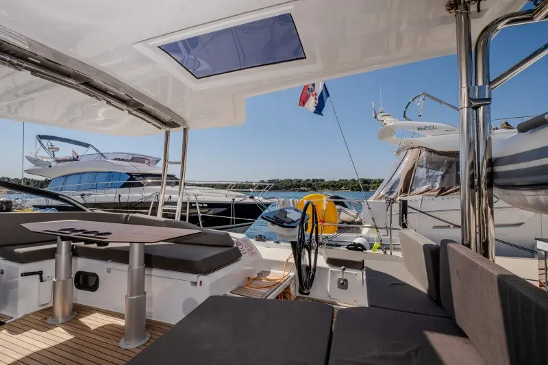 Nada, Dufour 48