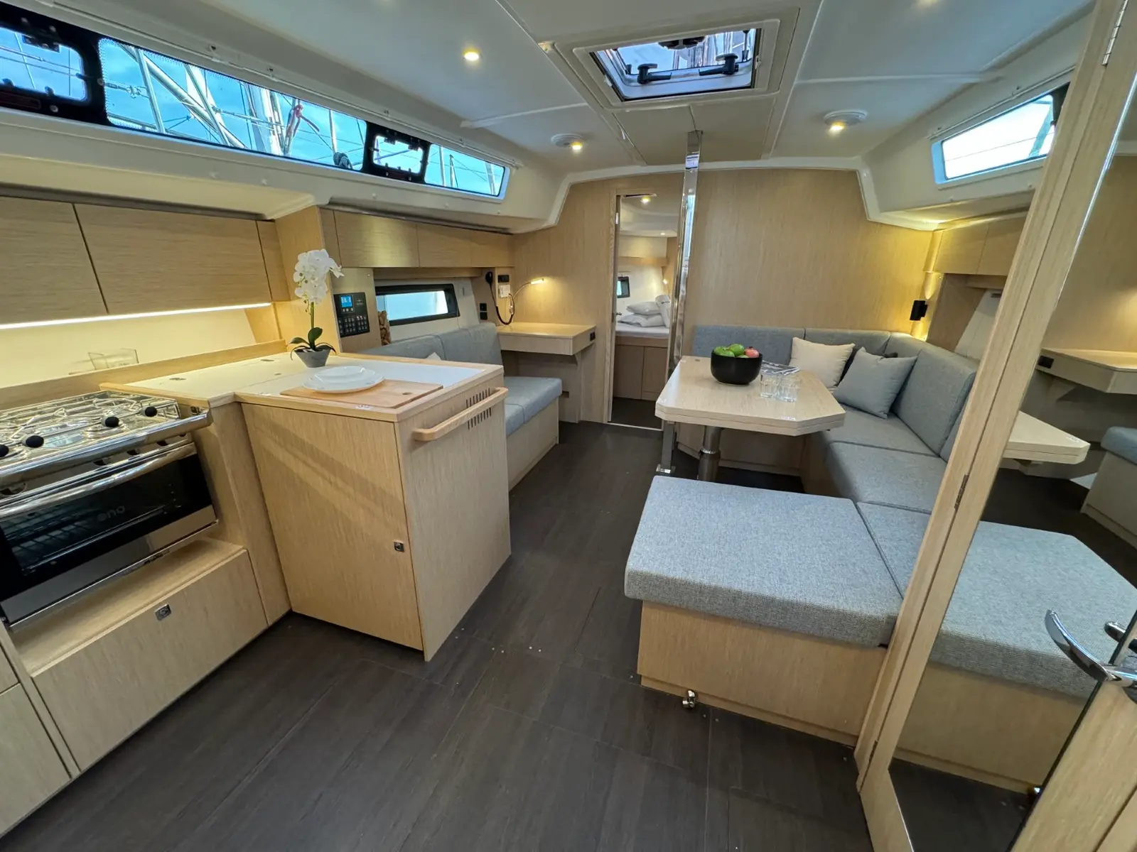 Ivana, Interior image