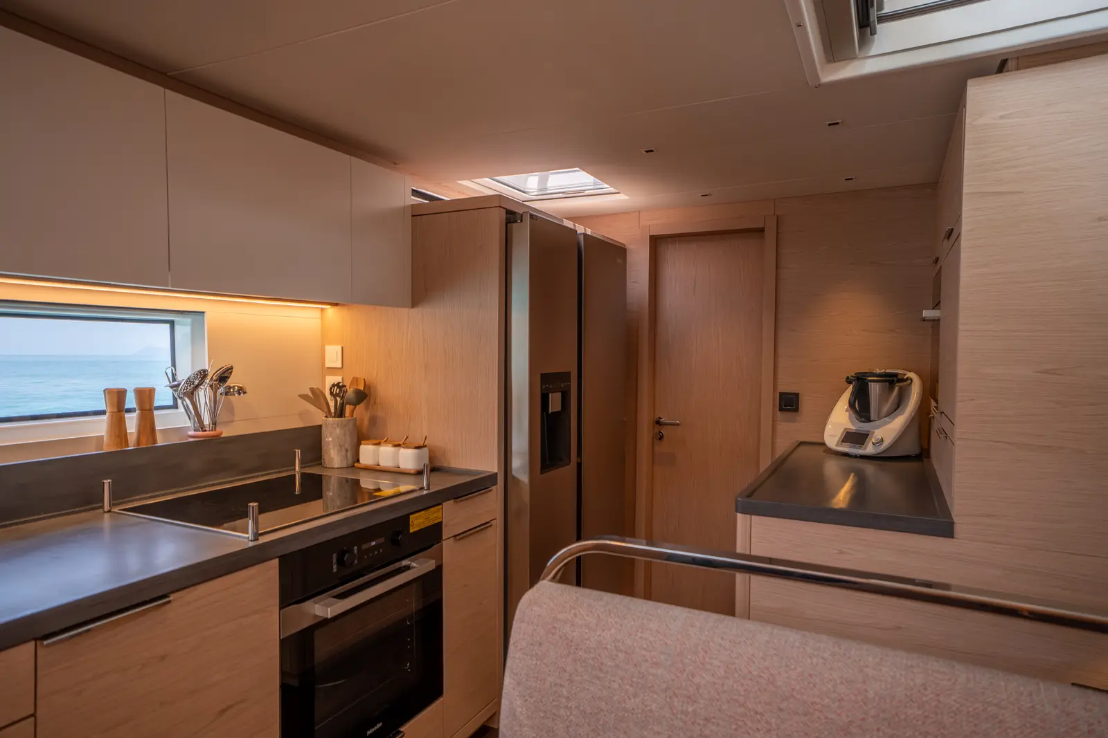 SAILUXE - Gloria, Kitchen