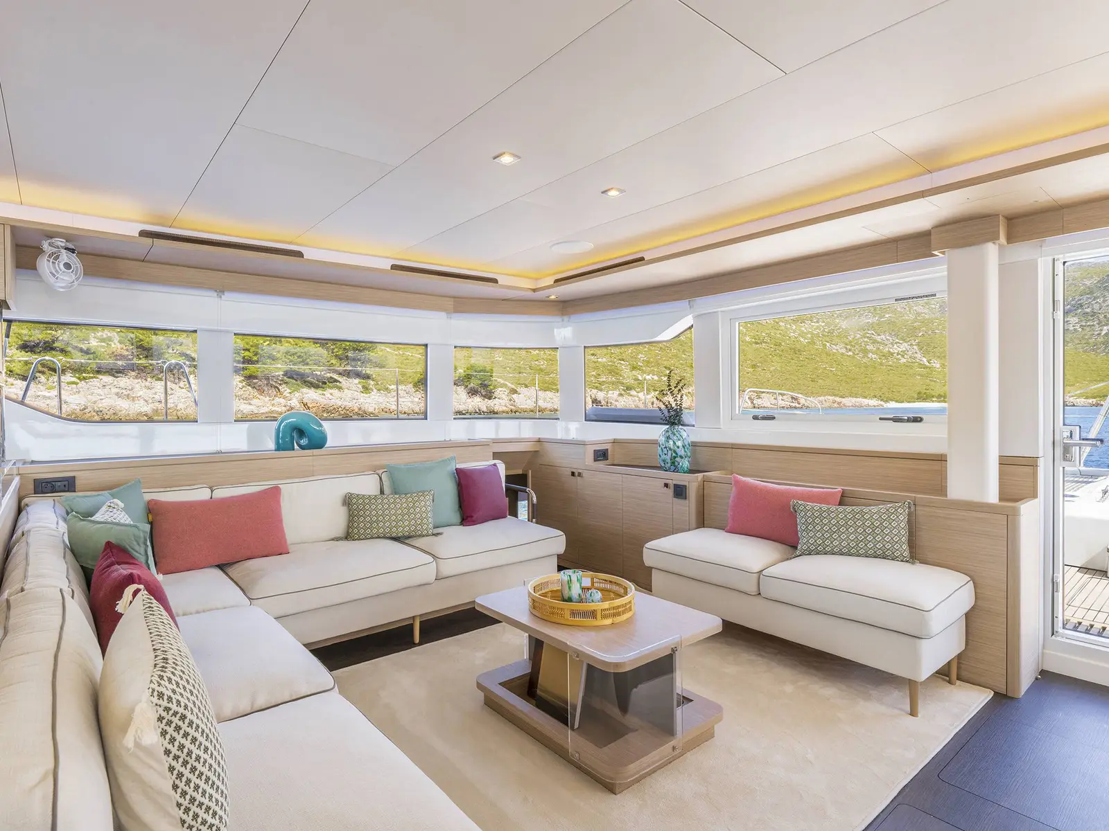 LADY M, Interior image