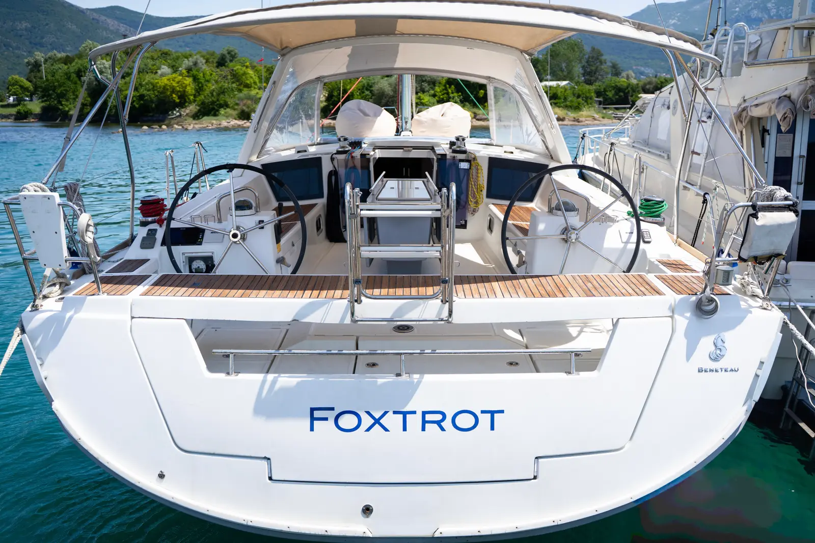 Foxtrot, photograph 4