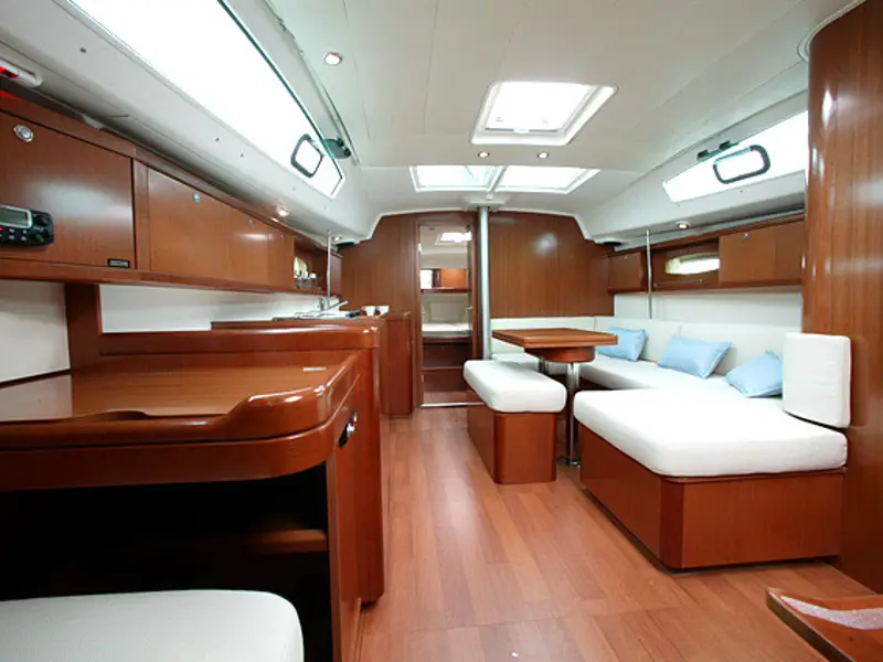 Tosca, Interior image