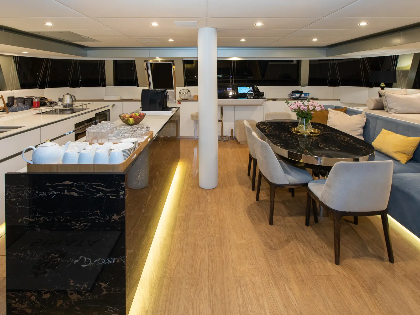 SINATA, Interior image