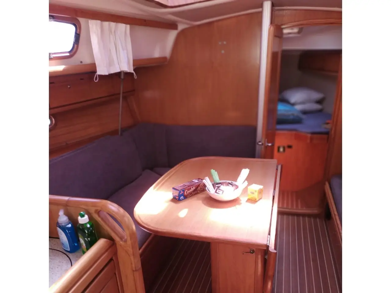 Seasail, Interior image