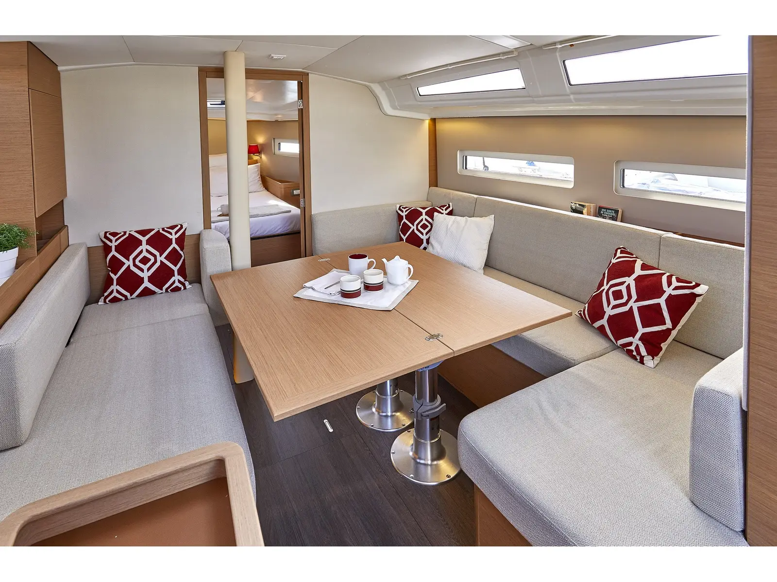 Magic Moments, Interior image