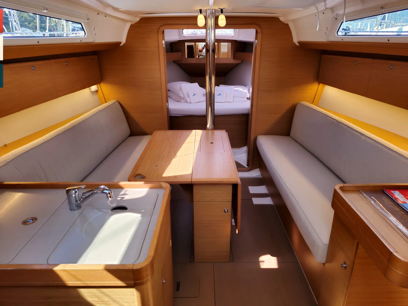 Nada, Interior image