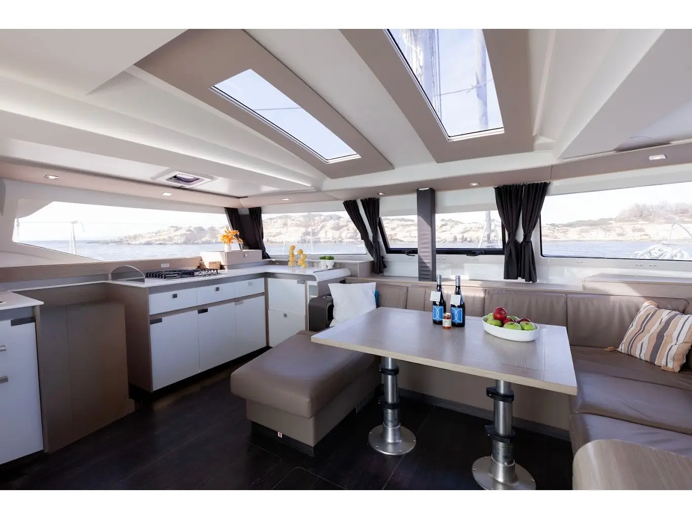 Olympus - Green Wave, Interior image