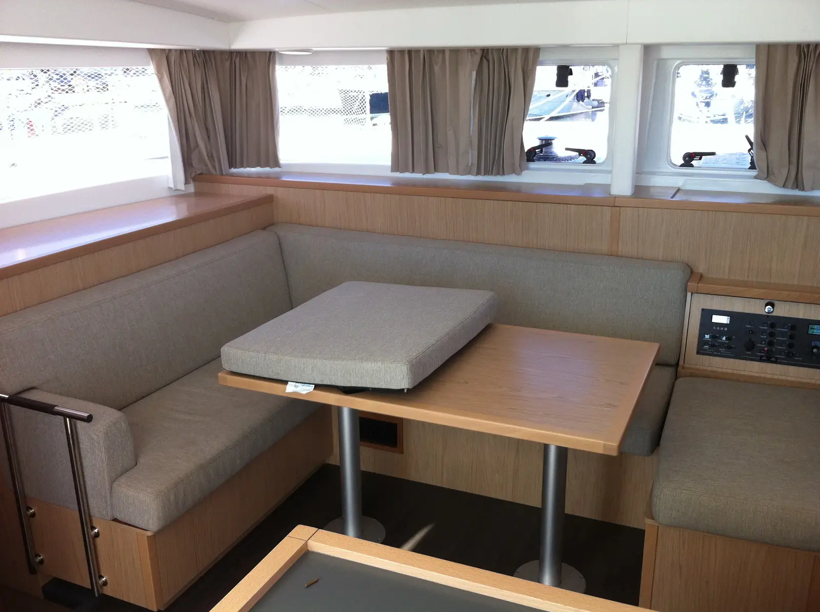 Evelina, Interior image