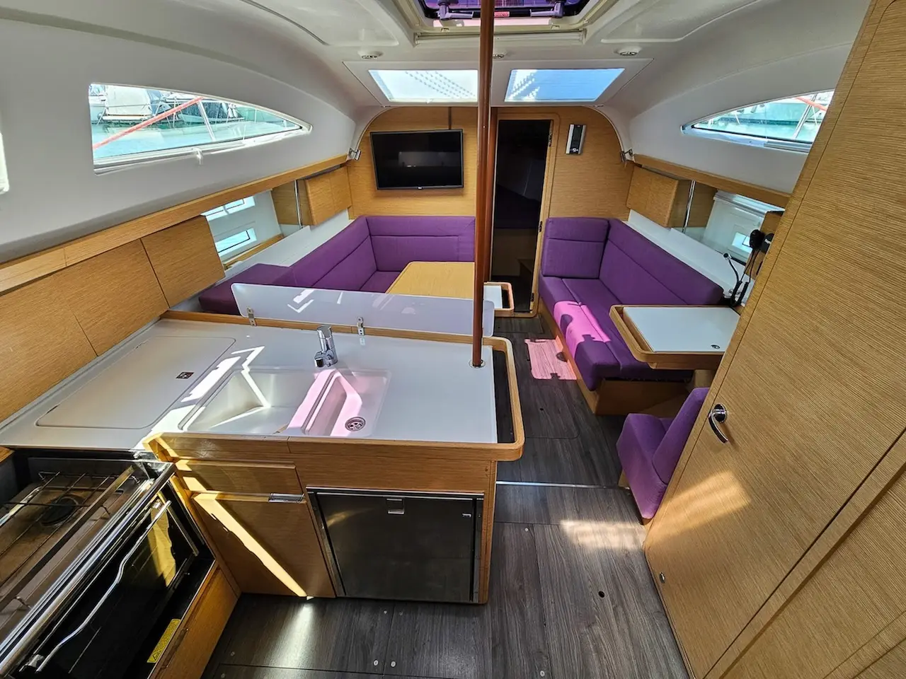 Orca I., Interior image