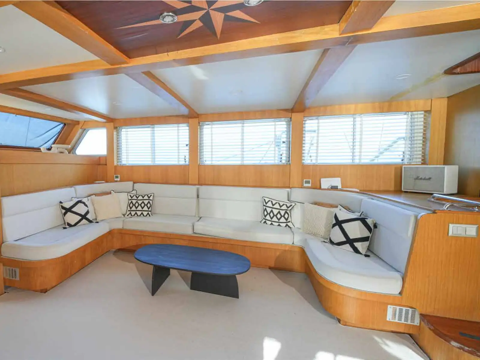 Hangover, Interior image