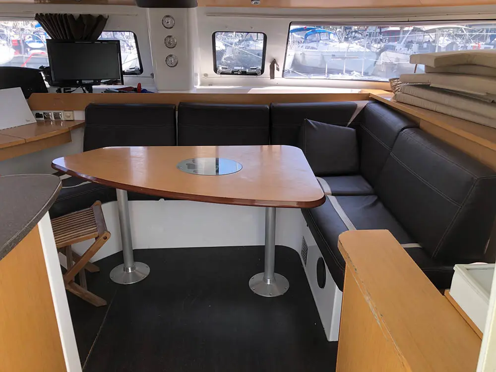 Curieuse, Interior image